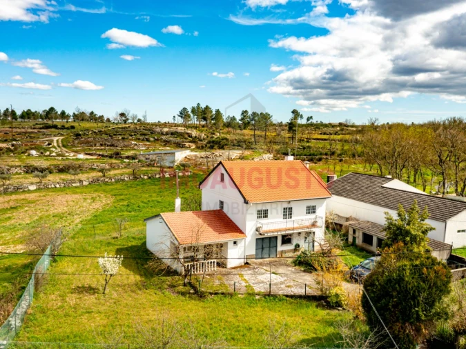 Moradia T4 para Venda em Castanheira