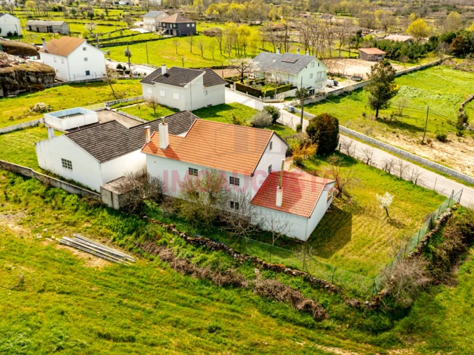 Moradia T4 para Venda em Castanheira Foto 4