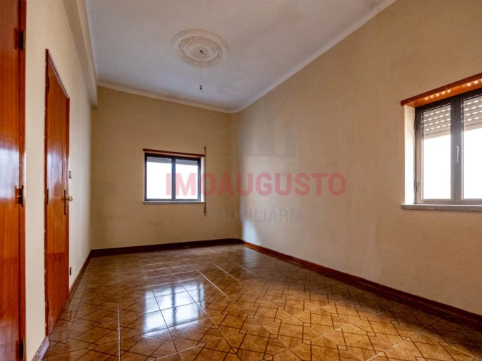 Moradia T2 para Arrendamento em Gouveia (São Pedro e São Julião) Foto 7