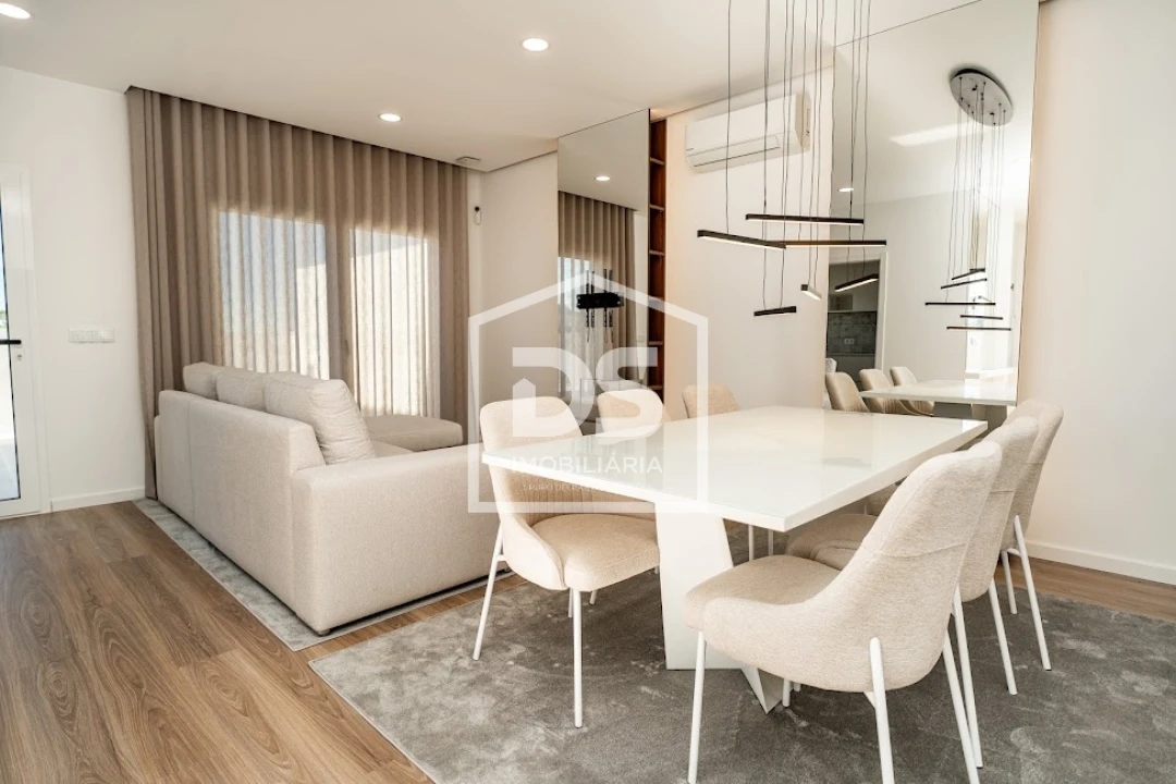 Moradia T2 para Venda em Golpilheira Foto 6