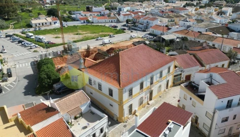 Moradia T24 para Venda em Alcantarilha e Pêra