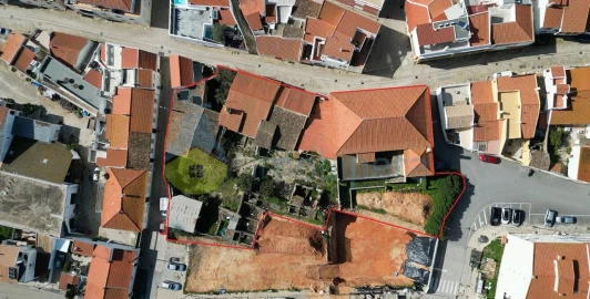 Moradia T24 para Venda em Alcantarilha e Pêra