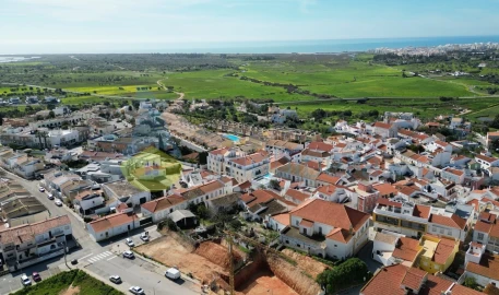 Moradia T24 para Venda em Alcantarilha e Pêra