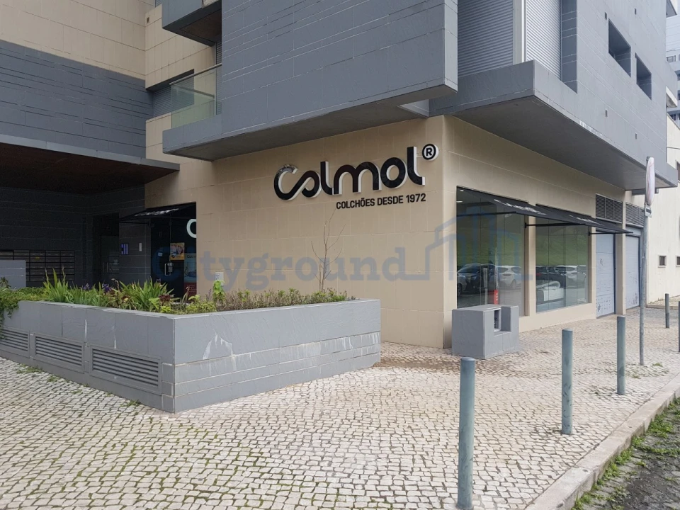 Loja para Venda em Campolide Foto 1