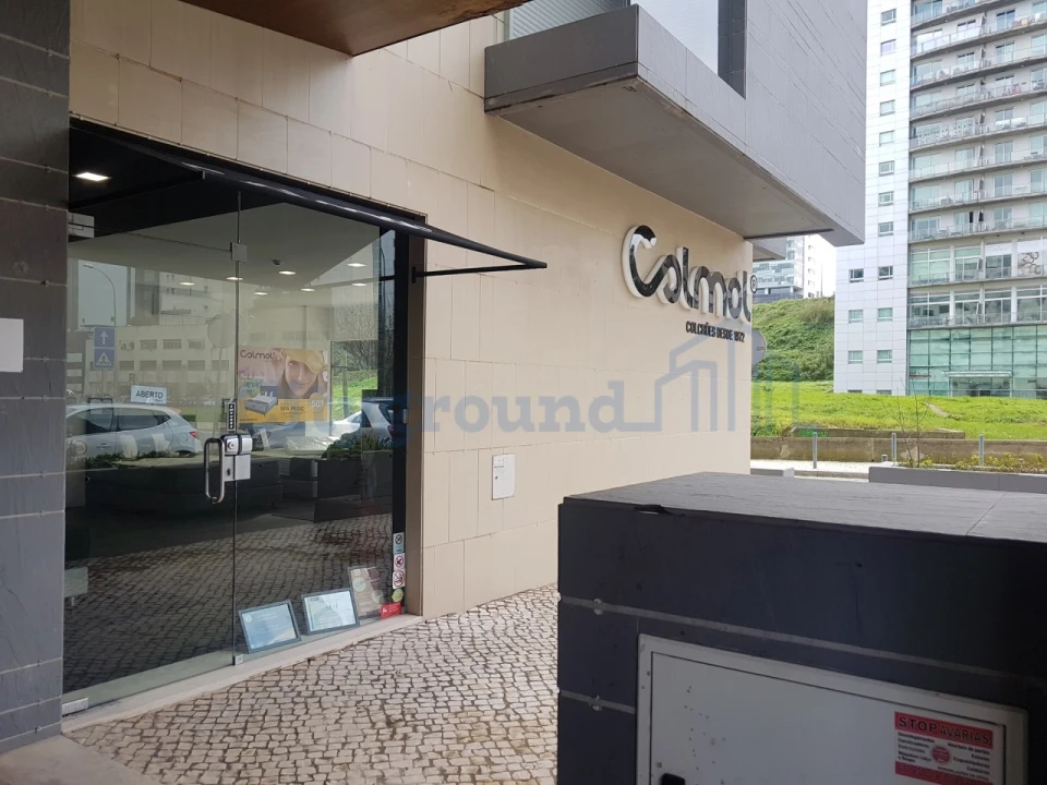 Loja para Venda em Campolide Foto 2