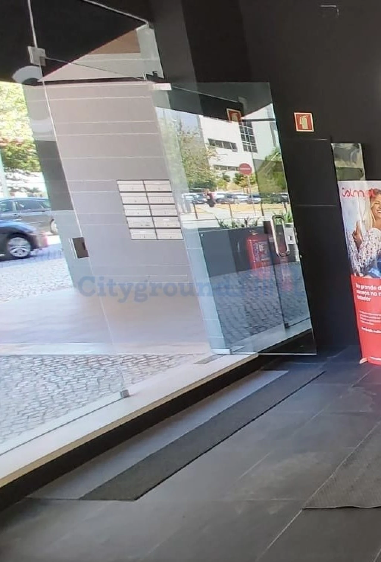 Loja para Venda em Campolide Foto 3