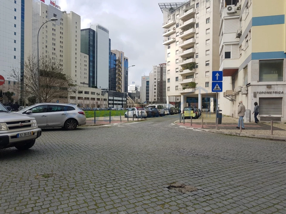 Loja para Venda em Campolide Foto 6