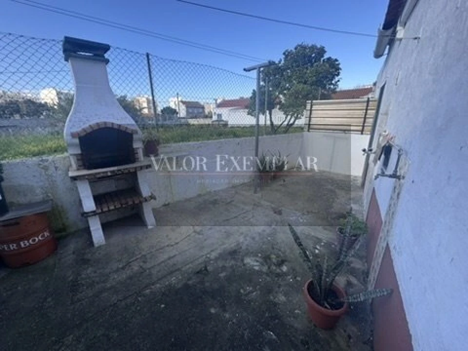 Moradia T5 para Venda em Baixa da Banheira e Vale da Amoreira Foto 1