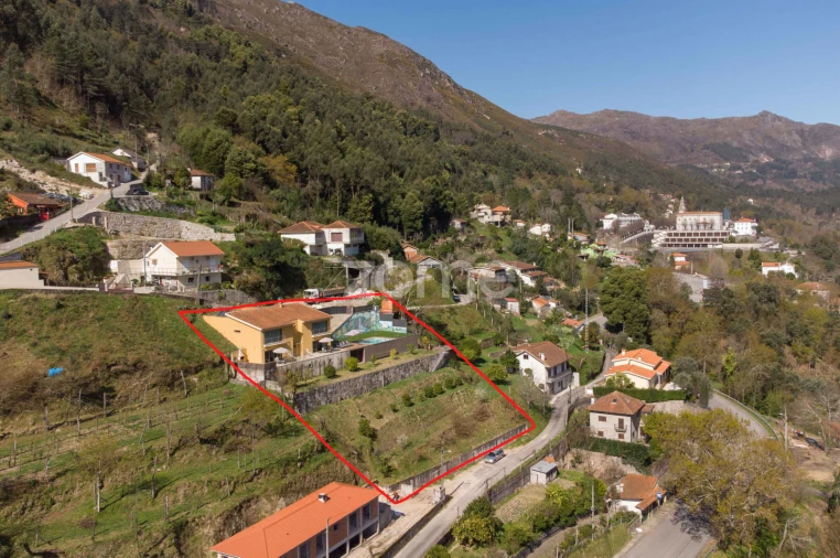 Moradia T3 para Venda em Rio Caldo Foto 3