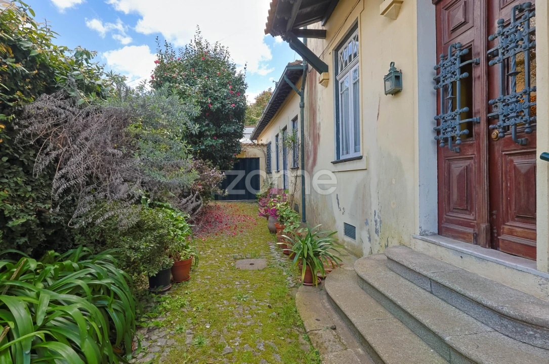 Moradia T8 para Venda em Mafamude e Vilar do Paraíso Foto 1