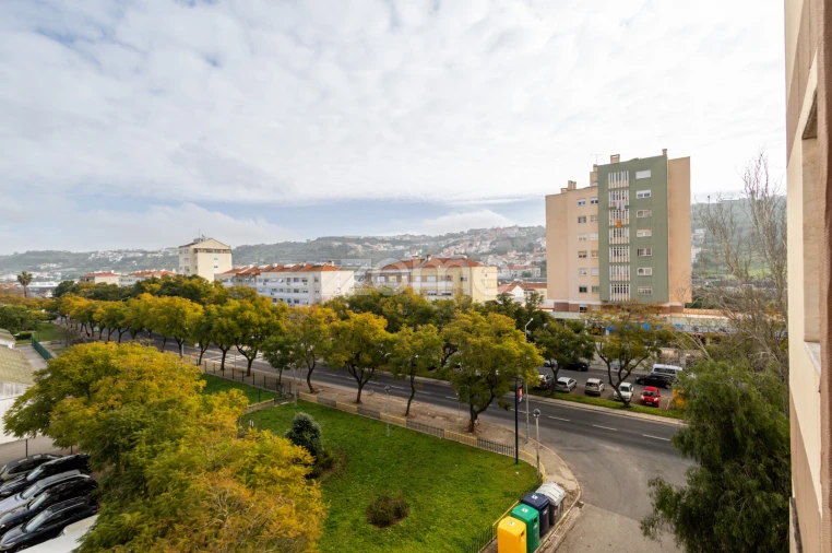 Apartamento T3 para Venda em Póvoa de Santo Adrião e Olival Basto Foto 36