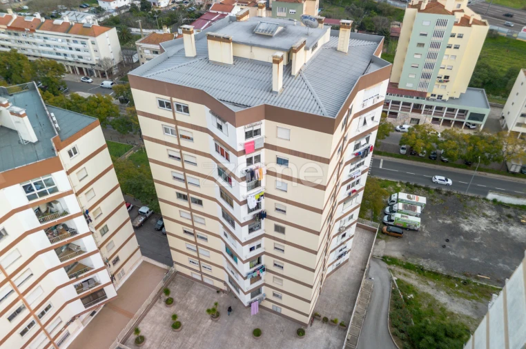 Apartamento T3 para Venda em Póvoa de Santo Adrião e Olival Basto Foto 31