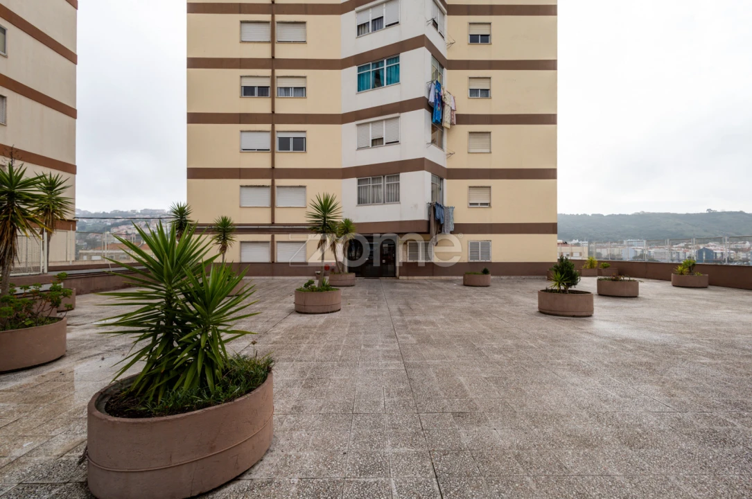 Apartamento T3 para Venda em Póvoa de Santo Adrião e Olival Basto Foto 3