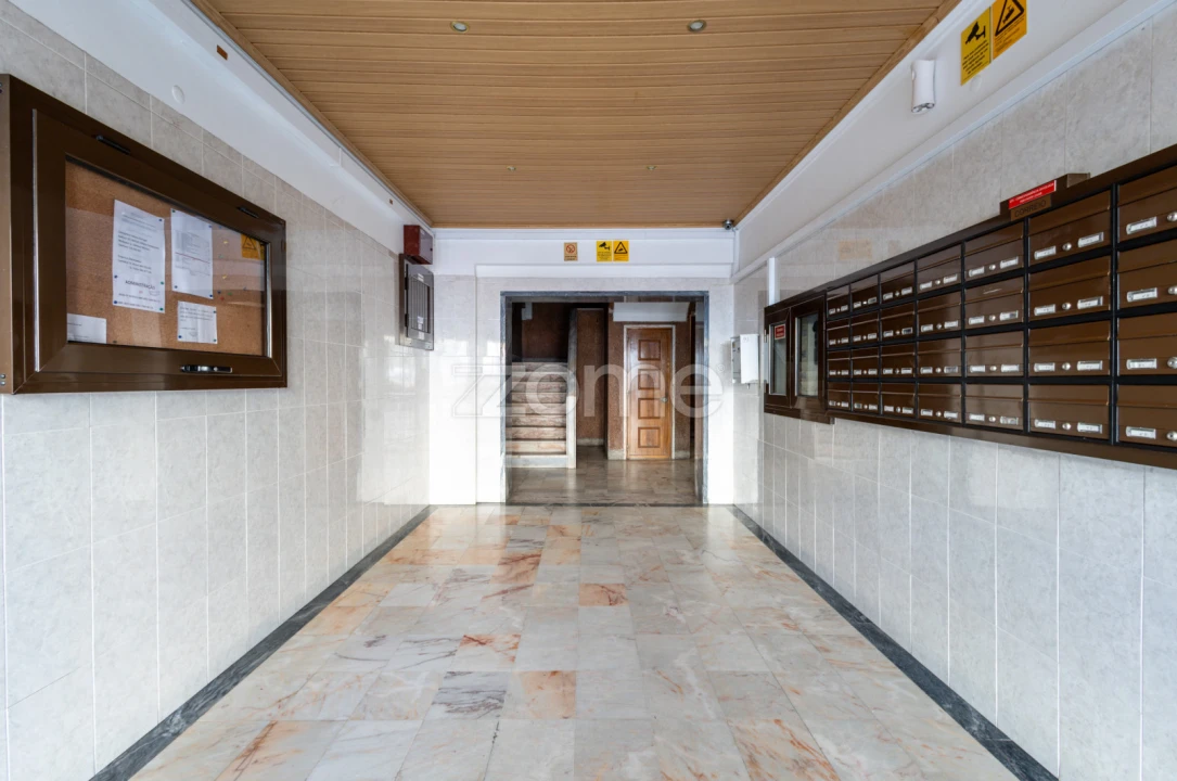 Apartamento T3 para Venda em Póvoa de Santo Adrião e Olival Basto Foto 4