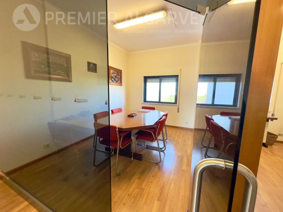 Loja para Arrendamento em Faro (Sé e São Pedro) Foto 2