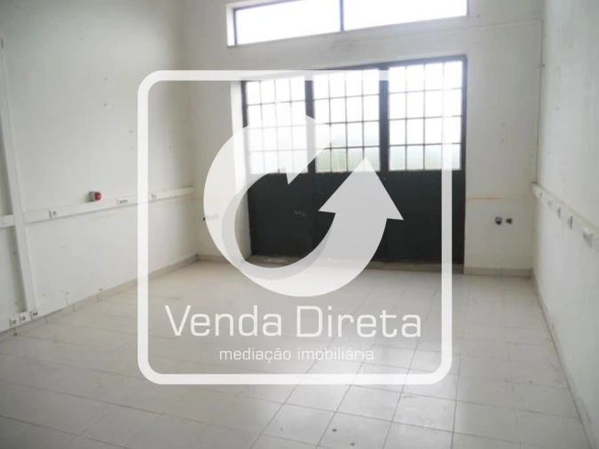 Armazém para Venda em Alcanena e Vila Moreira