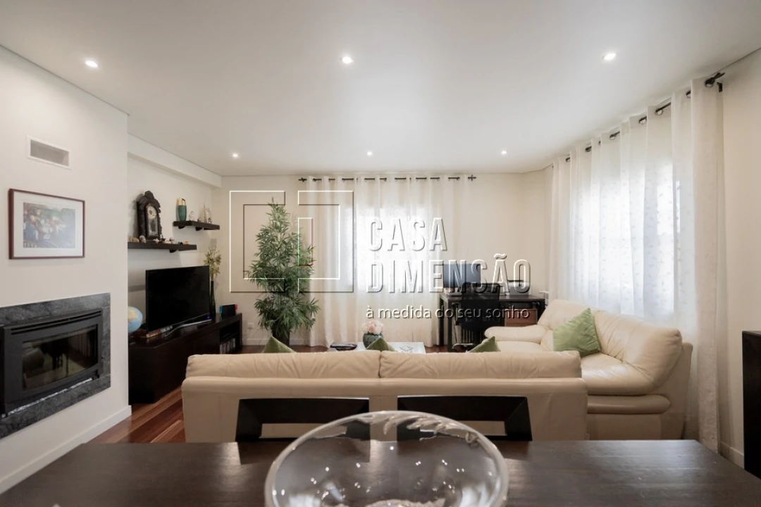 Apartamento T2 para Venda em Carnaxide e Queijas Foto 1