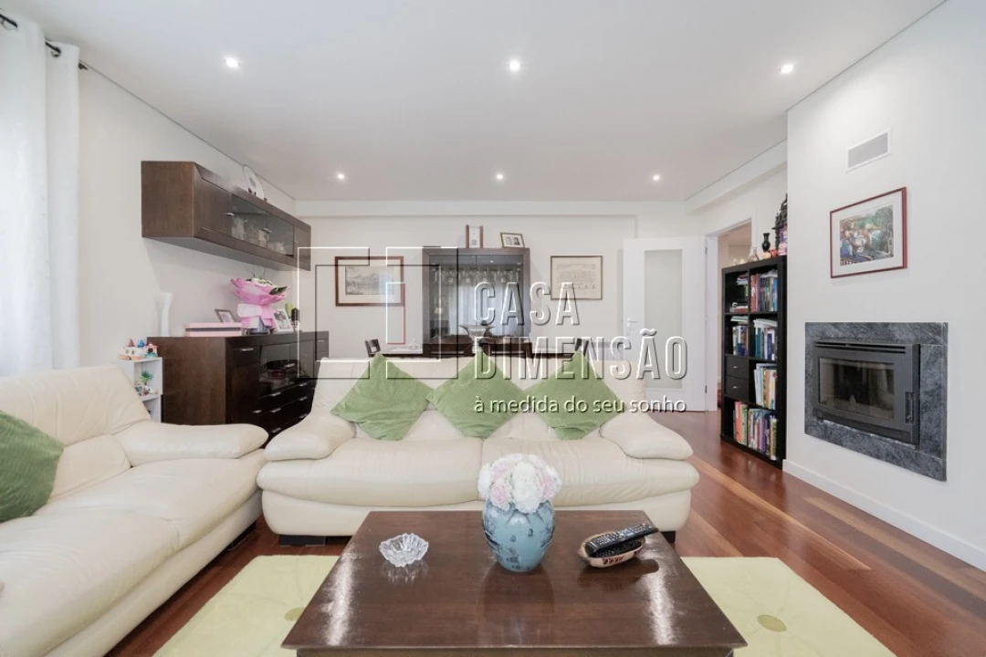 Apartamento T2 para Venda em Carnaxide e Queijas Foto 14