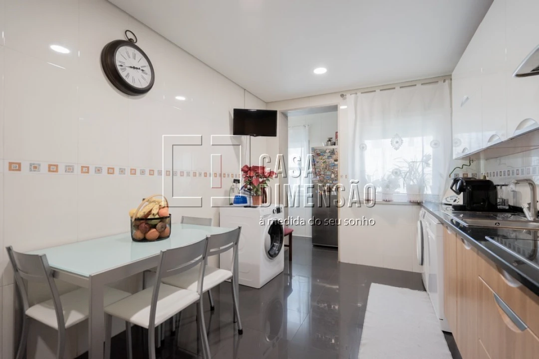 Apartamento T2 para Venda em Carnaxide e Queijas Foto 21