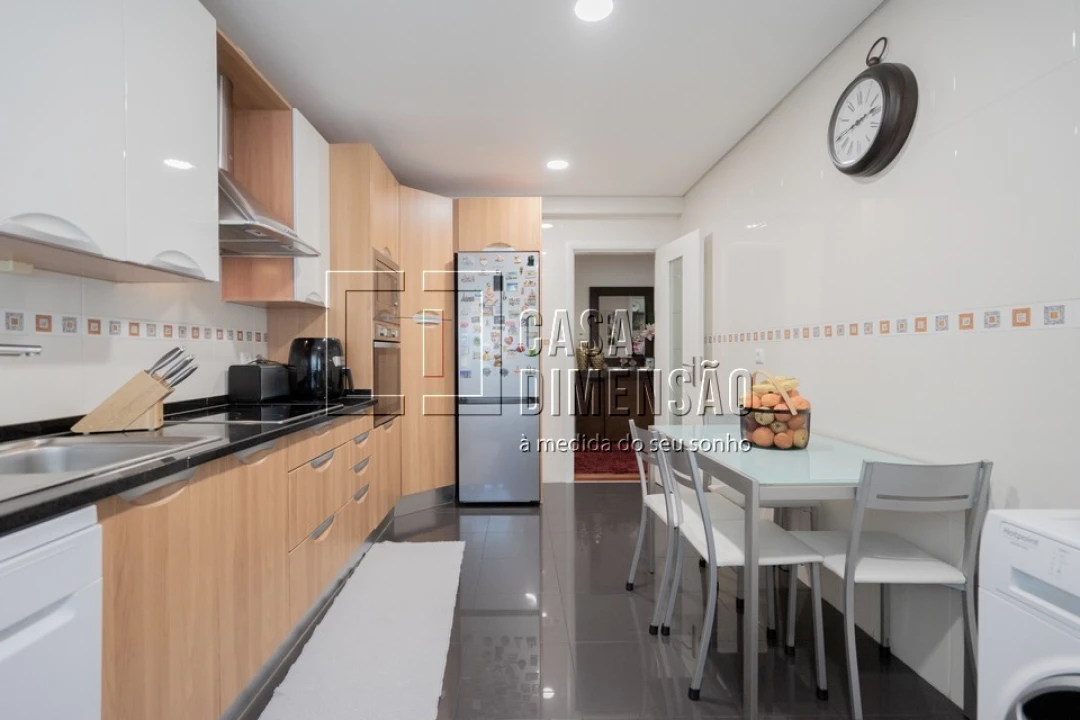 Apartamento T2 para Venda em Carnaxide e Queijas Foto 23