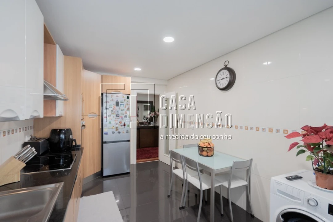 Apartamento T2 para Venda em Carnaxide e Queijas Foto 24