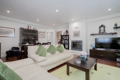 Apartamento T2 para Venda em Carnaxide e Queijas