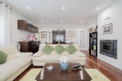 Apartamento T2 para Venda em Carnaxide e Queijas