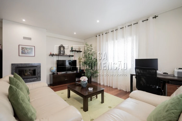 Apartamento T2 para Venda em Carnaxide e Queijas Foto 11