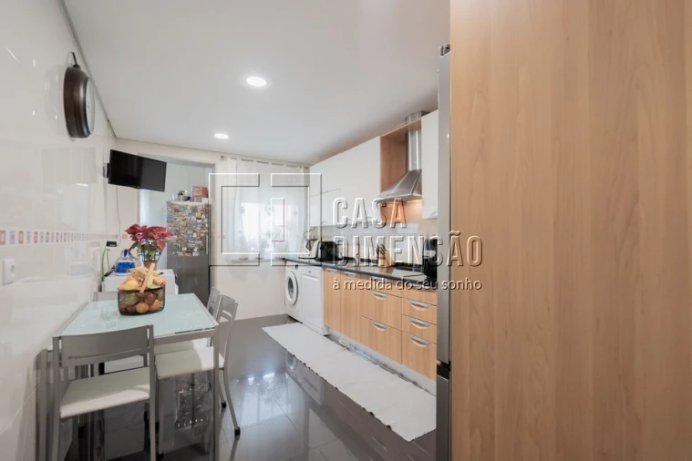 Apartamento T2 para Venda em Carnaxide e Queijas Foto 19