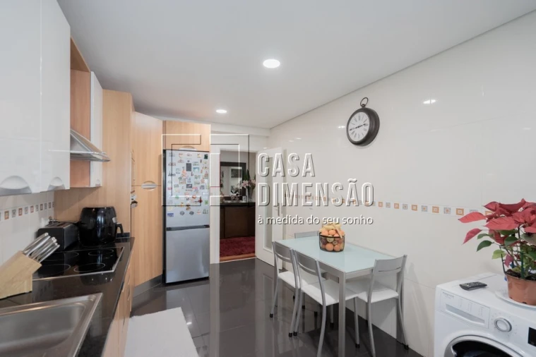 Apartamento T2 para Venda em Carnaxide e Queijas Foto 24