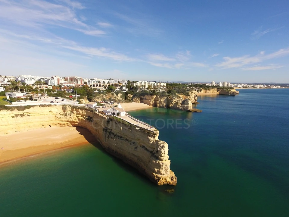 Moradia T4 para Venda em Porches Foto 3