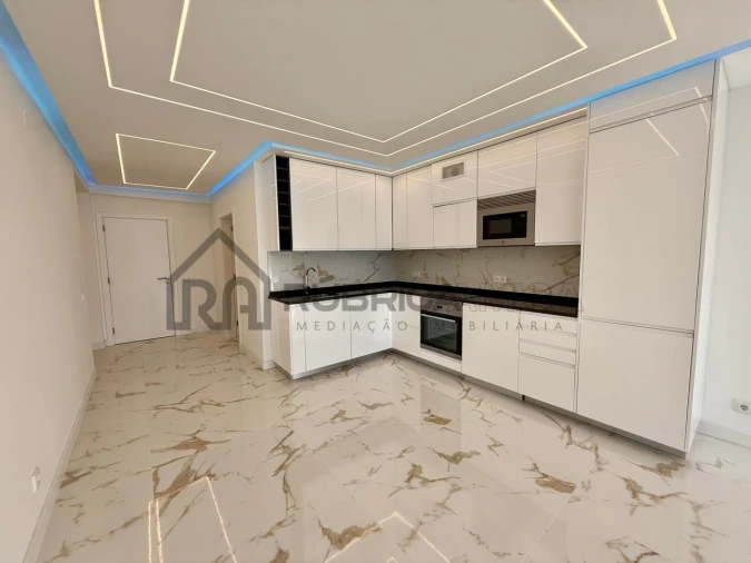 Apartamento T2 para Venda em Quarteira Foto 4