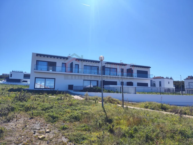 Loja para Venda em Atouguia da Baleia