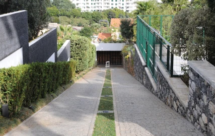 Moradia T5 para Venda em São Martinho