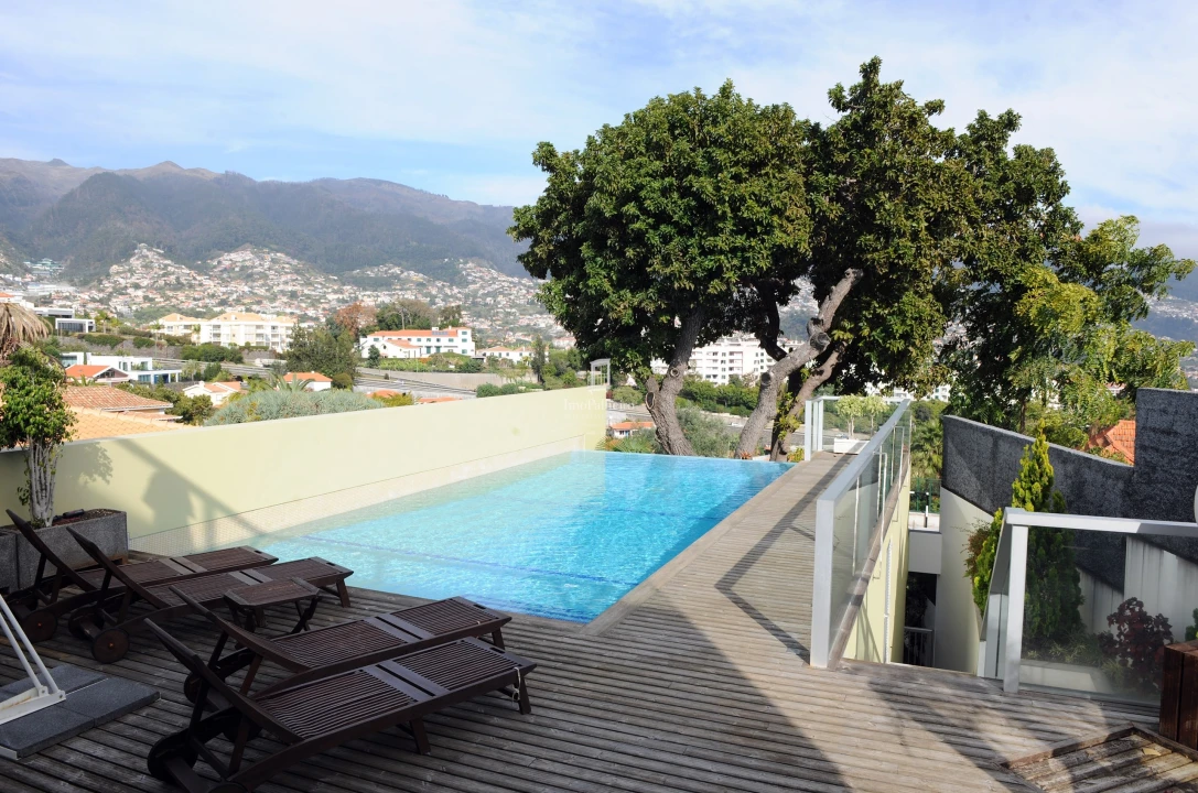 Moradia T5 para Venda em São Martinho Foto 1