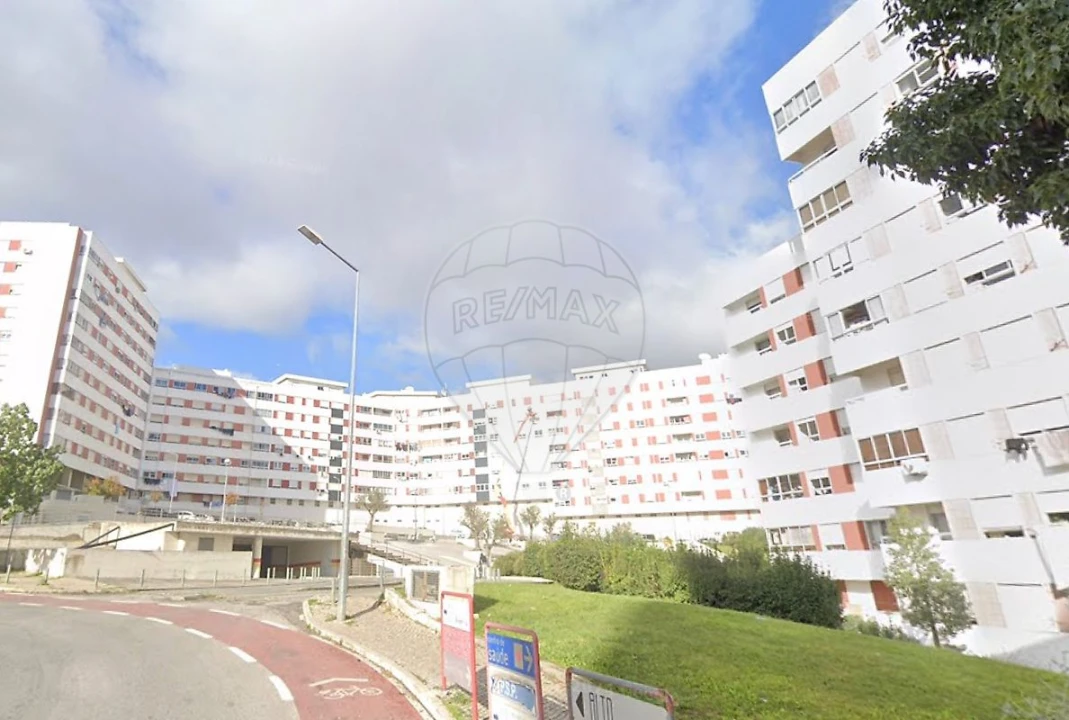 Garagem para Arrendamento em Póvoa de Santa Iria e Forte da Casa Foto 3