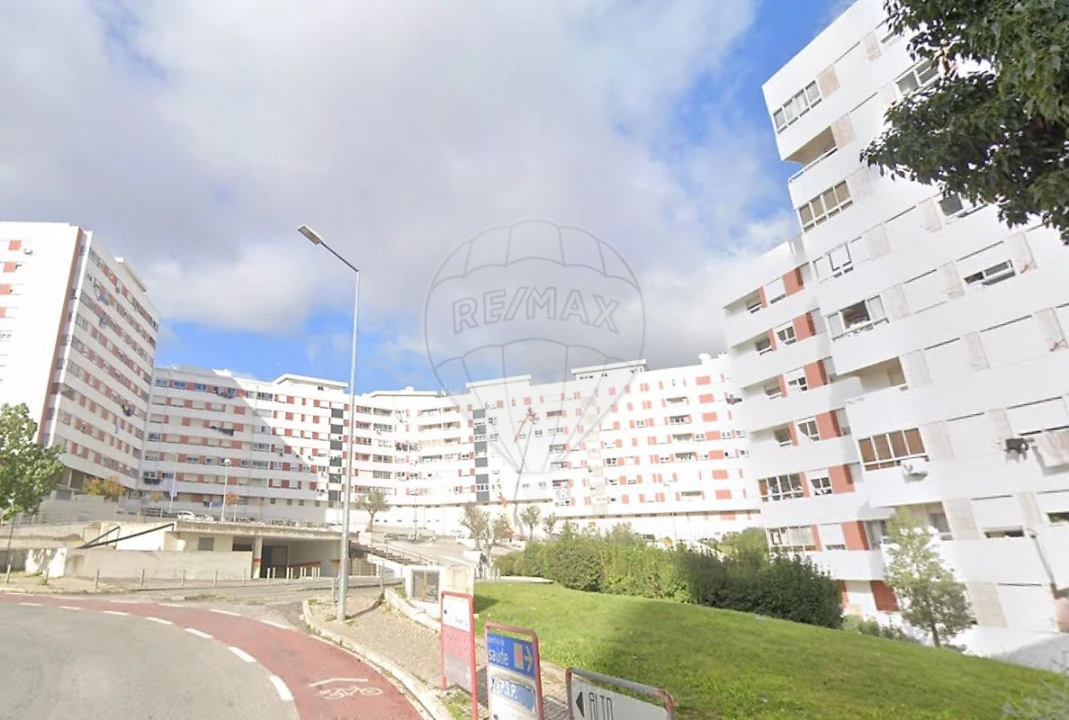 Garagem para Venda em Póvoa de Santa Iria e Forte da Casa Foto 3