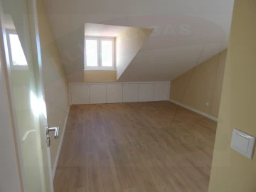 Apartamento T2 para Venda em Massamá e Monte Abraão