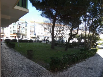 Apartamento T2 para Venda em Massamá e Monte Abraão