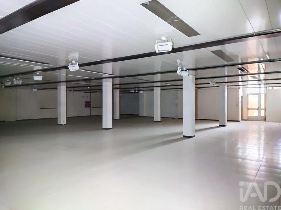 Loja para Arrendamento em Nossa Senhora das Misericordias Foto 16