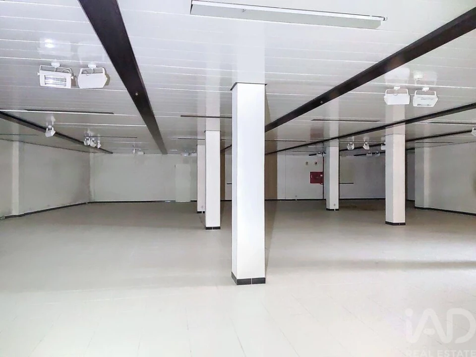 Loja para Arrendamento em Nossa Senhora das Misericordias Foto 15