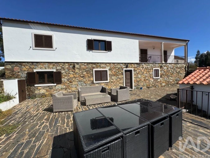 Moradia T4 para Venda em Vila Facaia Foto 24