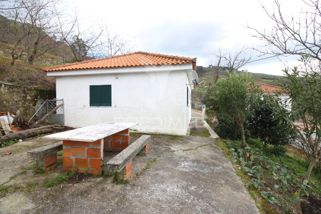 Quinta T2 para Venda em São Martinho de Mouros Foto 2