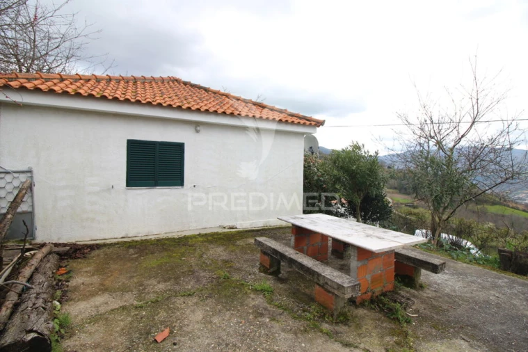 Quinta T2 para Venda em São Martinho de Mouros Foto 1
