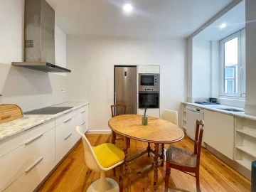 Apartamento T2 para Arrendamento em Santa Maria Maior