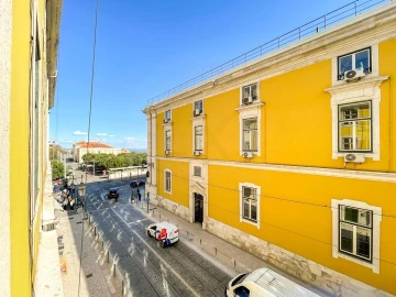Apartamento T2 para Arrendamento em Santa Maria Maior