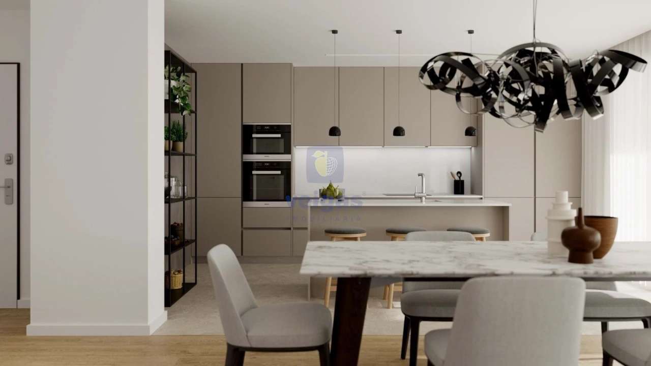 Apartamento T4 para Venda em Parceiros e Azoia Foto 3