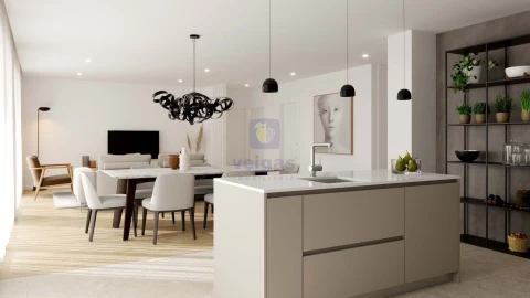 Apartamento T4 para Venda em Parceiros e Azoia