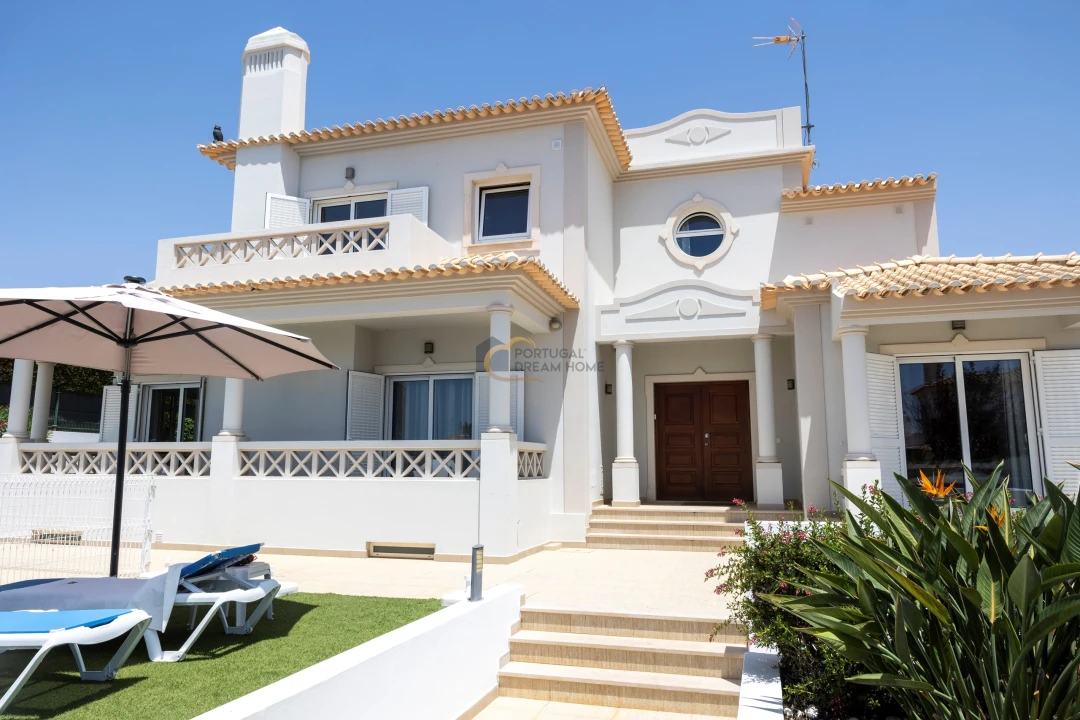 Moradia T4 para Venda em Albufeira e Olhos de Água Foto 1
