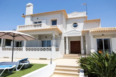 Moradia T4 para Venda em Albufeira e Olhos de Água